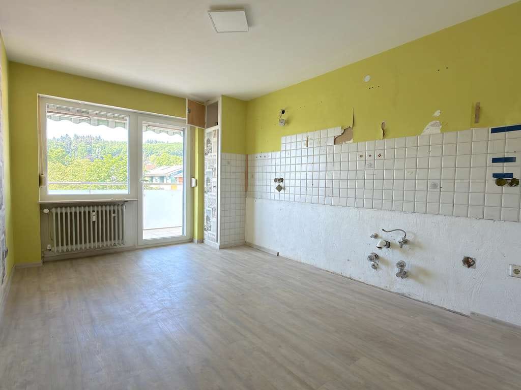 Immobilie in Eisenberg (Pfalz) - Schöne 4-Zimmer-Wohnung in gepflegtem MFH - Garage, 2 Balkone, Keller- u Dachraum - Bild 4