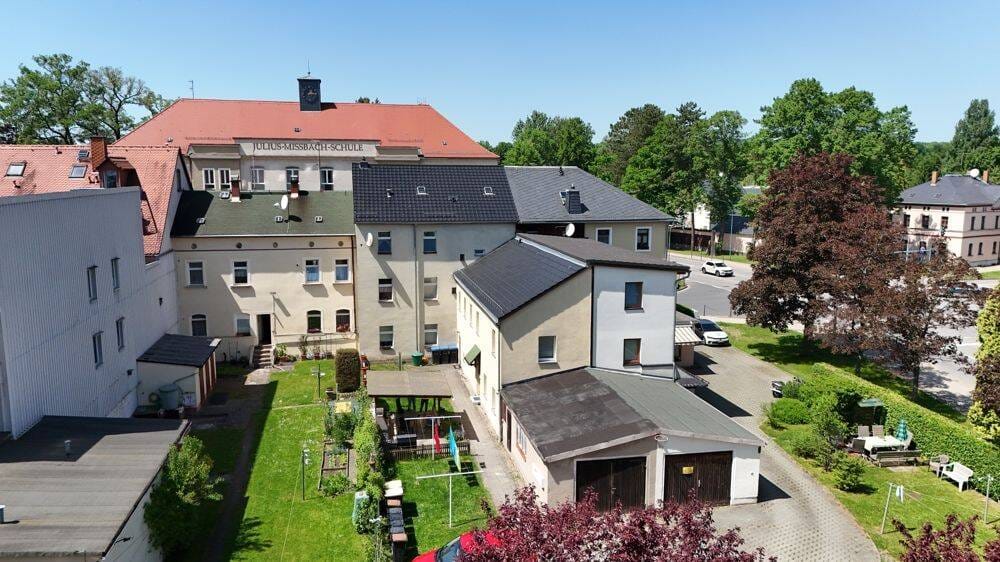 Immobilie in Neustadt in Sachsen - ++Vollvermietete solide Kapitalanlage mit beliebten 3-Zimmer-Wohnungen, Garten & Stellplätzen++ - Bild 2