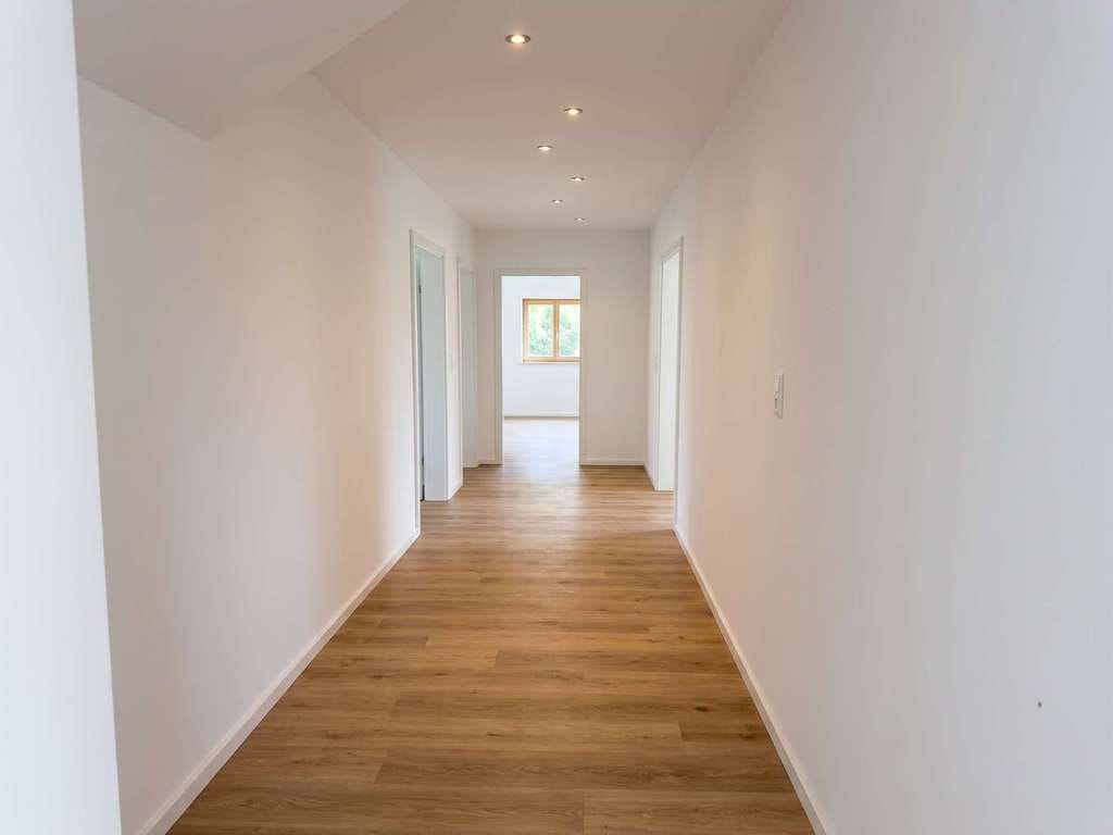 Immobilie in Geltendorf - 4-ZKB | Energetisch kernsaniert | Balkon | Wärmepumpe | Erstbezug 2026 - Bild 2