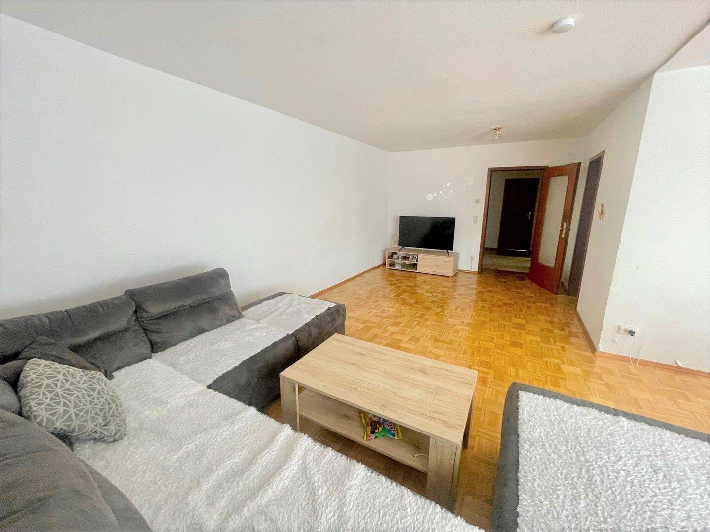 Immobilie in Hüttlingen - Geräumige Wohnung in ruhiger Lage von Hüttlingen inkl. großer Terrasse und Garage zu verkaufen - Bild 2