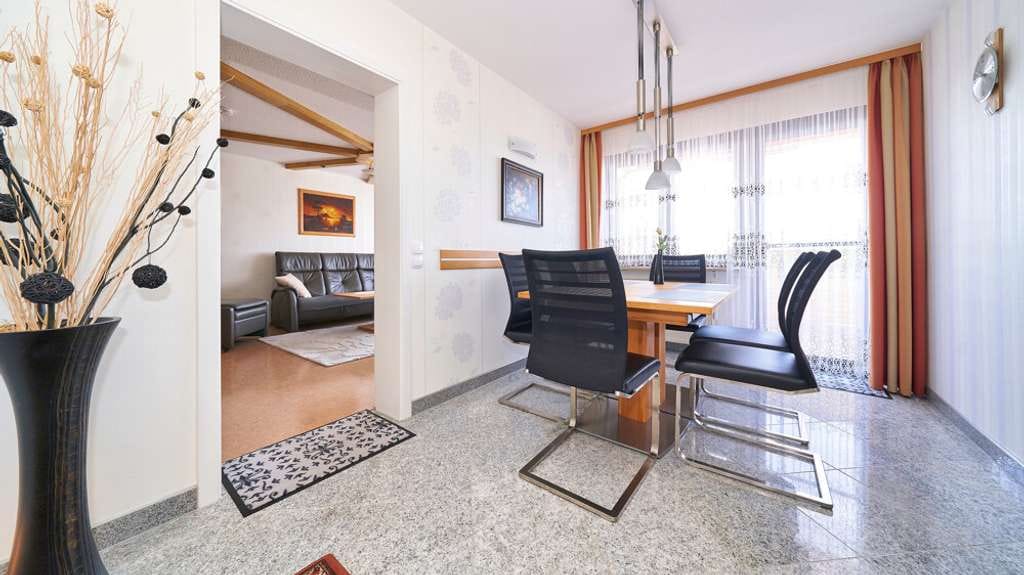 Immobilie in Großbottwar - Hübsche 4,5-Zimmer-Wohnung 
mit Balkon und  
hochwertiger Ausstattung - Bild 2