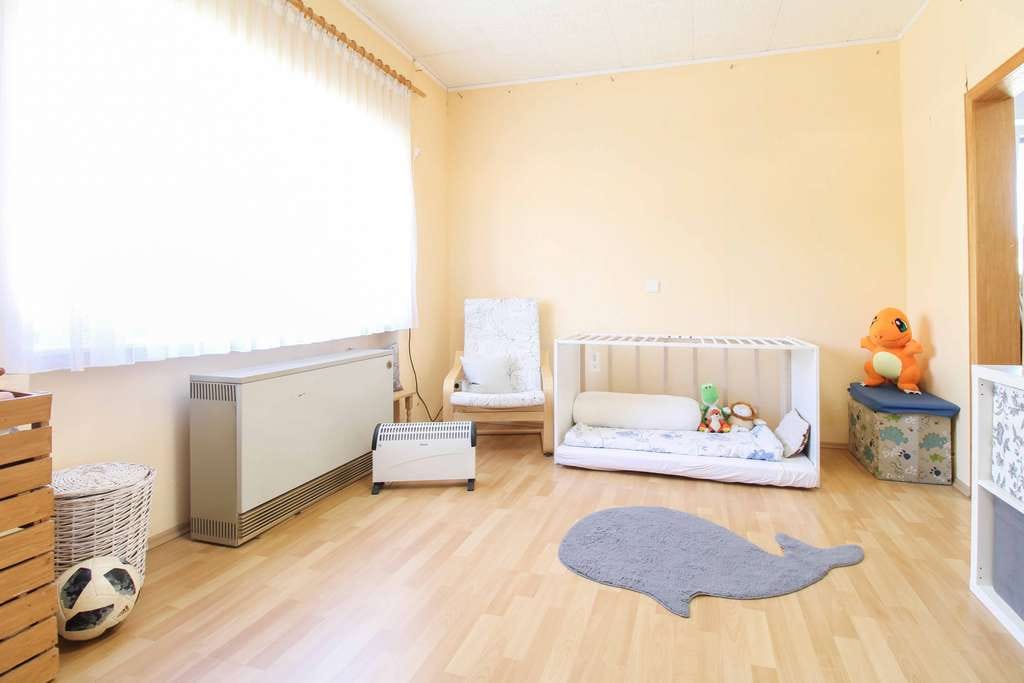 Immobilie in Kehlbach - Wohnen, Vermieten, Gestalten – charmantes Ensemble in ruhiger Feldrandlage mit großem Garten - Bild 2