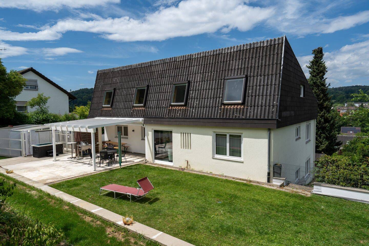 Immobilie in Jestetten - Zuhause mit Weitblick - großzügiges Wohnen - ca. 295 m² Wohnfläche in traumhafter Ortsrandlage - Bild 0