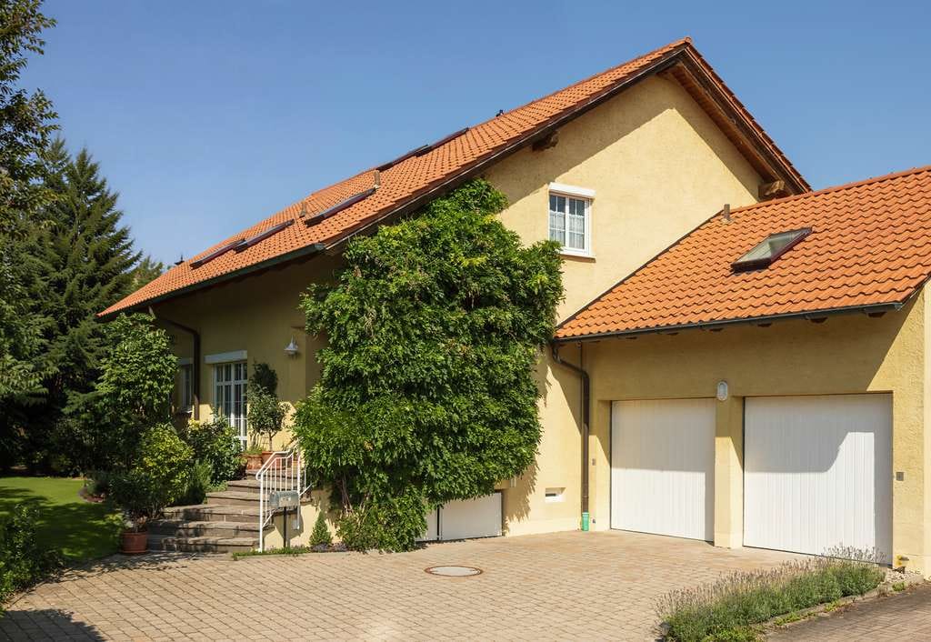 Immobilie in Tegernheim - Charmantes Einfamilienhaus in Stadtnähe mit Natur vor der Tür - Bild 0