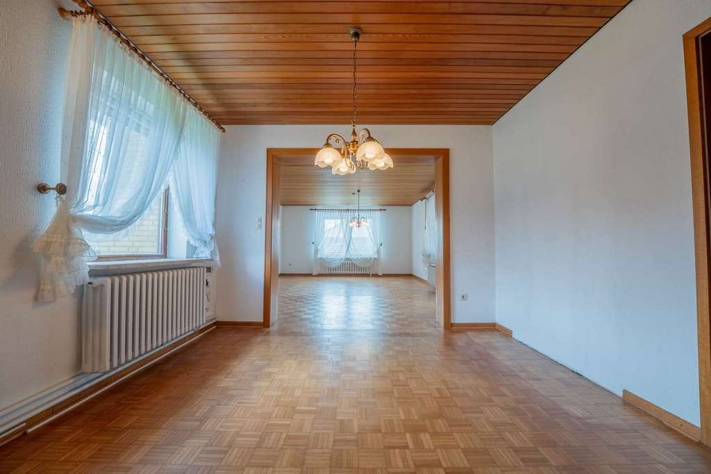 Immobilie in Struckum - Großzügiges Einfamilienhaus mit Wintergarten und viel Potenzial auf weitläufigem Grundstück - Bild 3