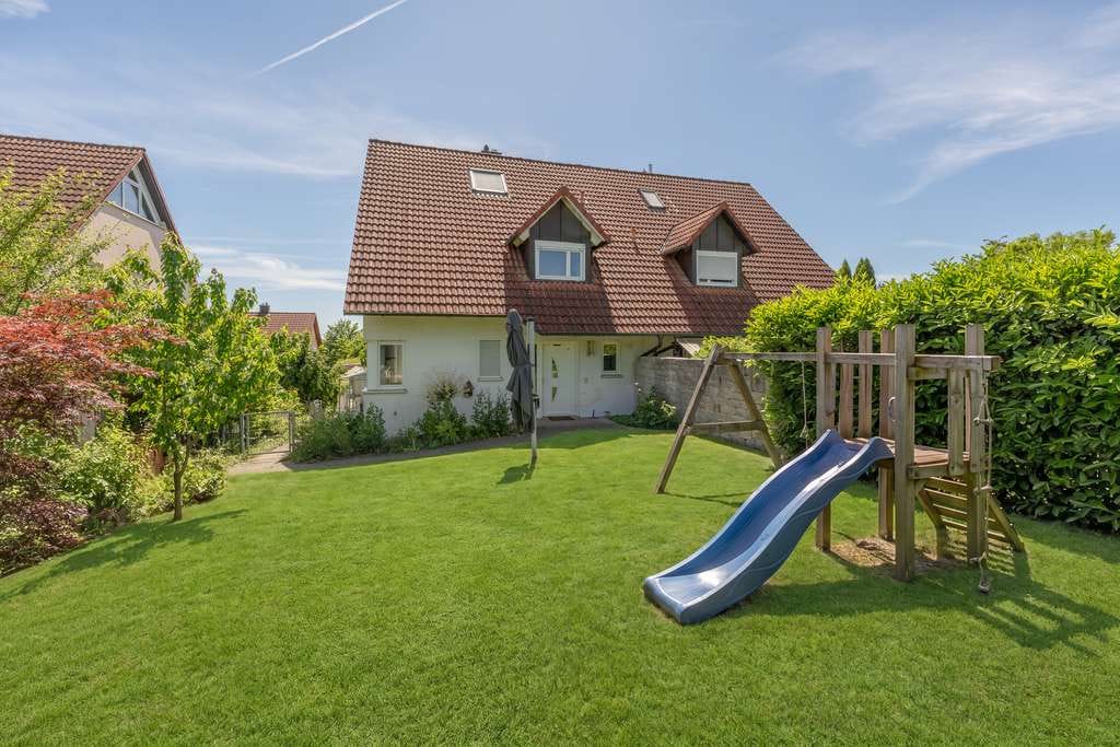 Immobilie in Marloffstein - Modernes Wohnen vor den Toren Erlangens | Energieeffiziente DHH mit großzügiger Einliegerwohnung - Bild 0