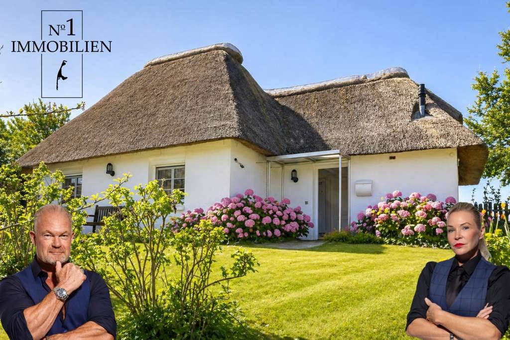 Immobilie in Pellworm - Modernisiertes Einfamilienhaus unter Reet - Bild 0
