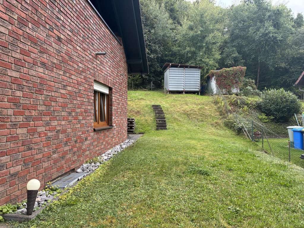 Immobilie in Niederfischbach - Ihr neues Zuhause in Niederfischbach - 
Verklinkertes Einfamilienhaus mit Garage - Bild 3
