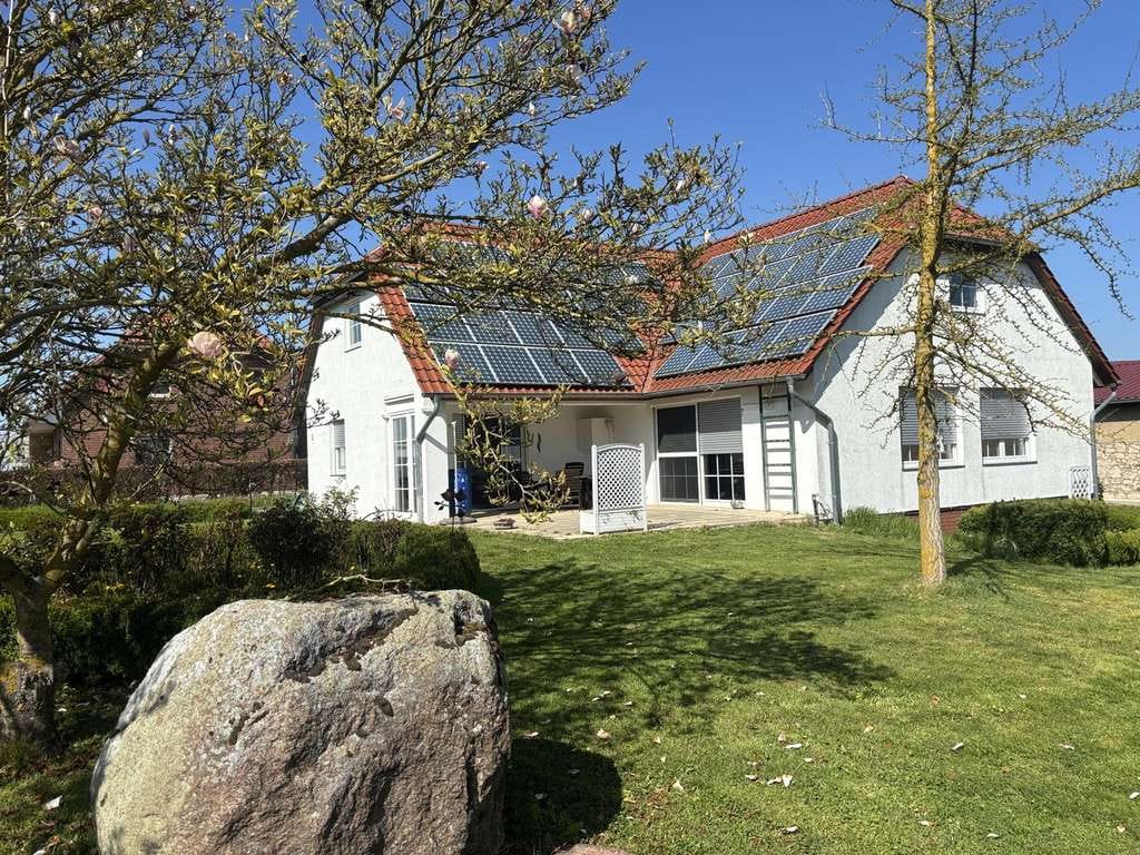 Immobilie in Frellstedt - Einfamilienhaus auf großem Grundstück - Bild 0