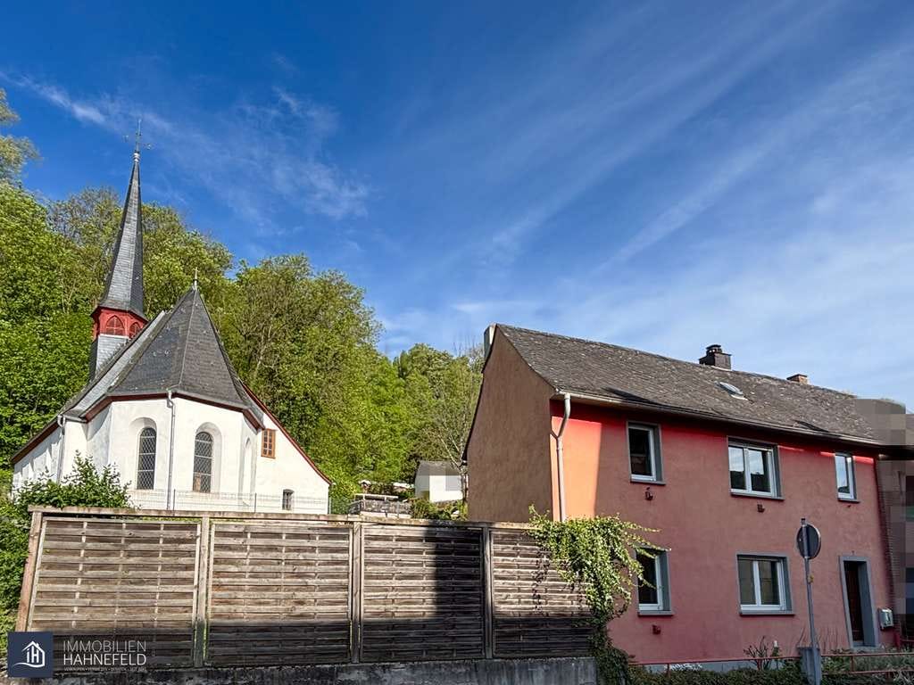 Immobilie in Runkel - Altbaucharme trifft Gestaltungsspielraum – Doppelhaushälfte mit Potenzial im historischen Ortskern - Bild 1
