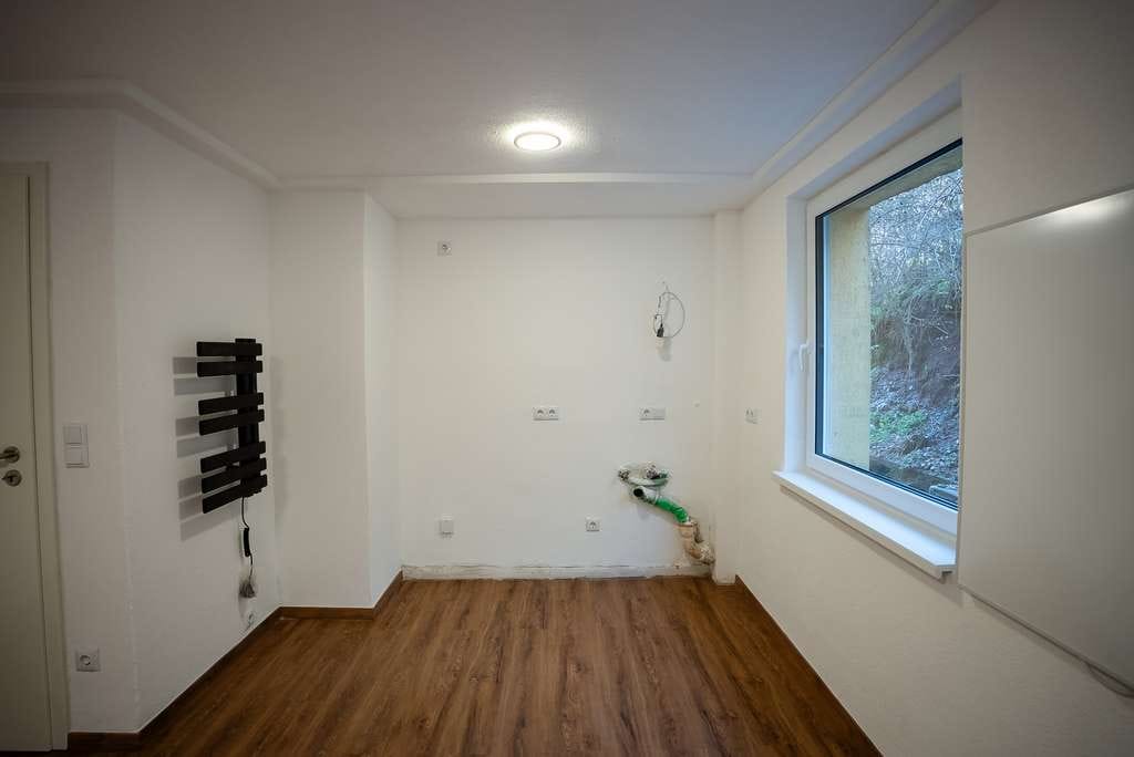 Immobilie in Schramberg - 2026 modernisierte 4-Zimmer-Wohnung (ca. 62 m²) mit Keller & Bühne in Schramberg - Bild 2