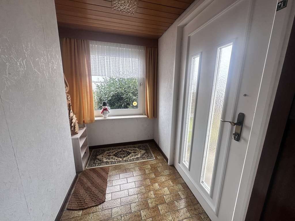Immobilie in Söhlde - Söhlde-Groß Himstedt: Eimfamilienhaus mit großem Grundstück, Keller und zwei Garagen - Bild 2