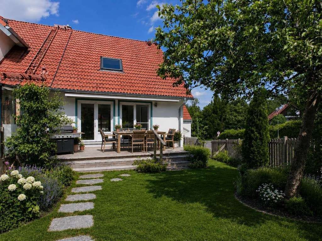 Immobilie in Grafrath - Charmantes Eckhaus mit drei Wohneinheiten und sonnigem Grundstück - Bild 0