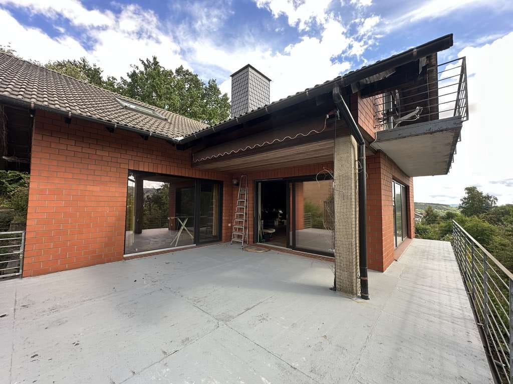 Immobilie in Hardegsen - * Hardegsen * Attraktives Zweifamilienhaus mit ausgebautem Dachgeschoss * GS ca. 999 m² * Garage * - Bild 0