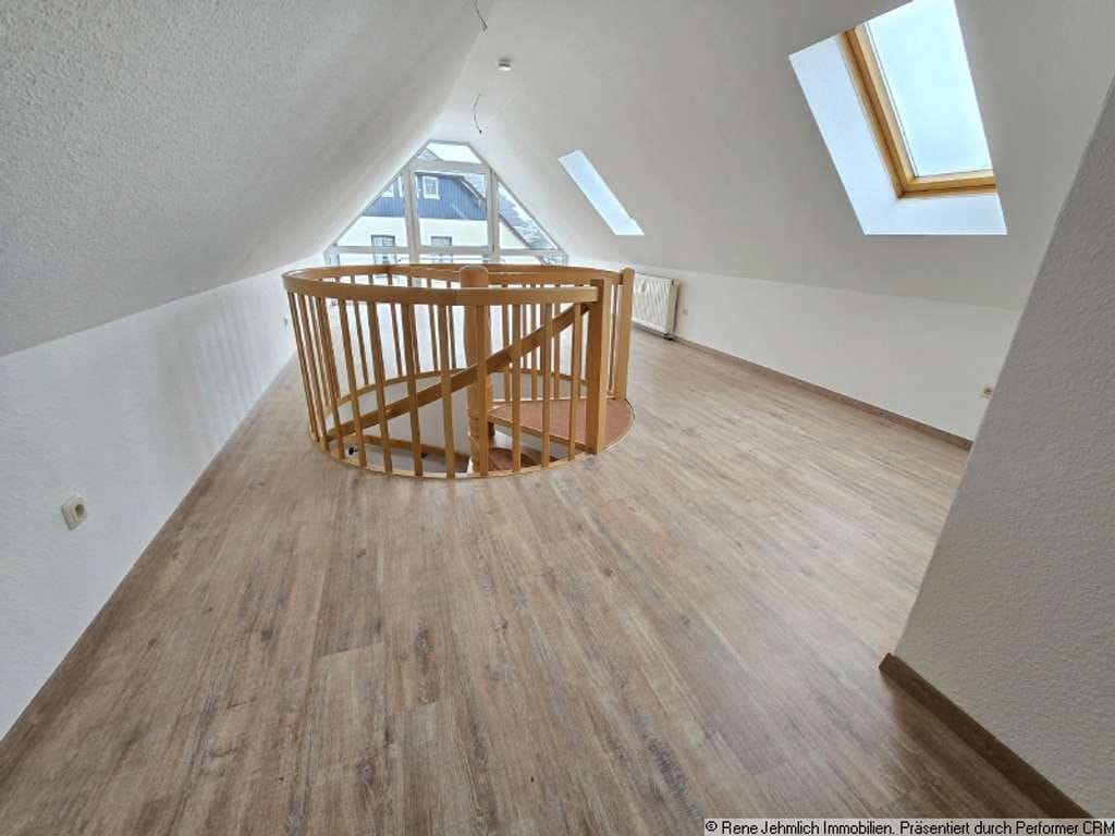 Immobilie in Burkhardtsdorf - Charmante Dachgeschosswohnung mit Balkon, Galerie und besonderem Wohngefühl - Bild 2
