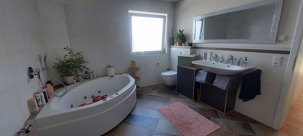 Immobilie in Maisach - Lichtdurchflutete 4-Zimmer-Gartenwohnung (144 m²) & helles DG-Studio (52 m²) in Maisach (Erbpacht)  - Bild 2