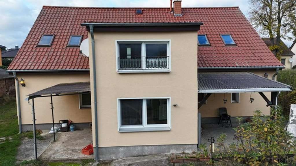 Immobilie in Werneuchen - Großzügiges leerstehendes Bauernhaus mit Seeblick,  1.846 m² grosses Grundstück in Löhme bei Berlin - Bild 1