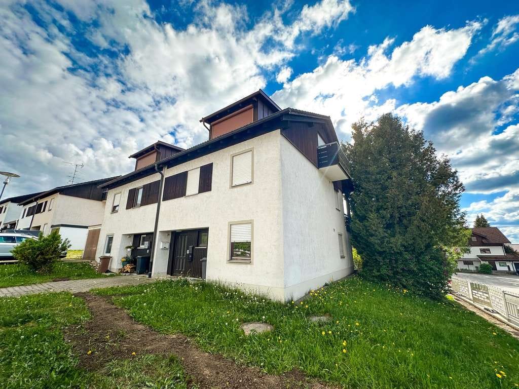 Immobilie in Weiler-Simmerberg - Tolle Gartenwohnung mit Hauscharakter und ca. 240 m² Grundstück zur Alleinnutzung - Bild 1