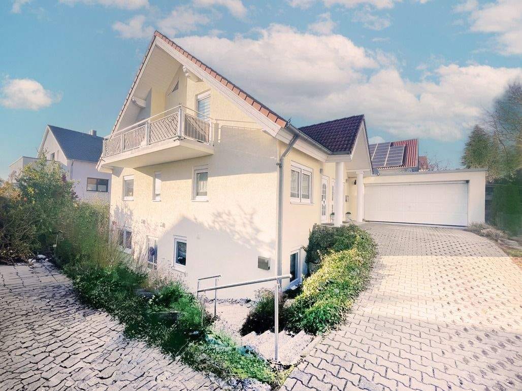 Immobilie in Friolzheim - Imposantes Wohnhaus mit Einliegerwohnung und separatem Gästebereich - Bild 0