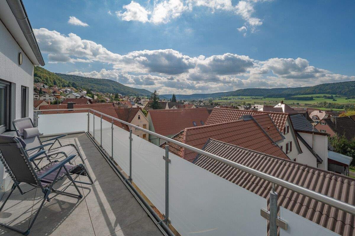 Immobilie in Dürbheim - Sonniges und enormes Penthouse mit Heubergpanorama - Bild 0