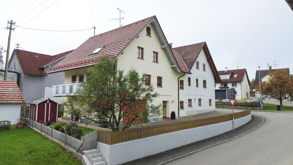 Immobilie in Bad Wurzach - Zwei Wohneinheiten mit vielfältigen Nutzungsmöglichkeiten in Hauerz - Bad Wurzach! - Bild 1