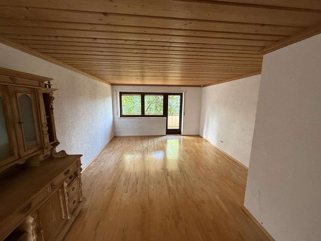 Immobilie in Gilching - Schöne 4-Zimmer Wohnung in attraktiver Lage in Gilching mit Blick ins Grüne  - Bild 2