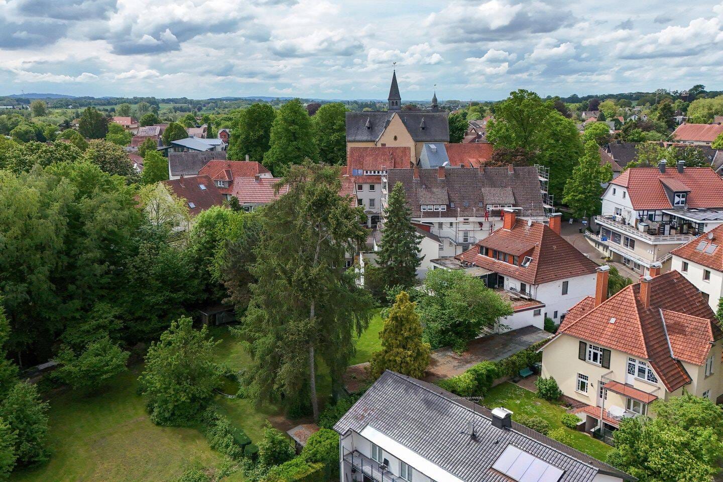 Immobilie in Enger - Riesiges Haus mit eigenem Park mitten in Enger - Bild 1