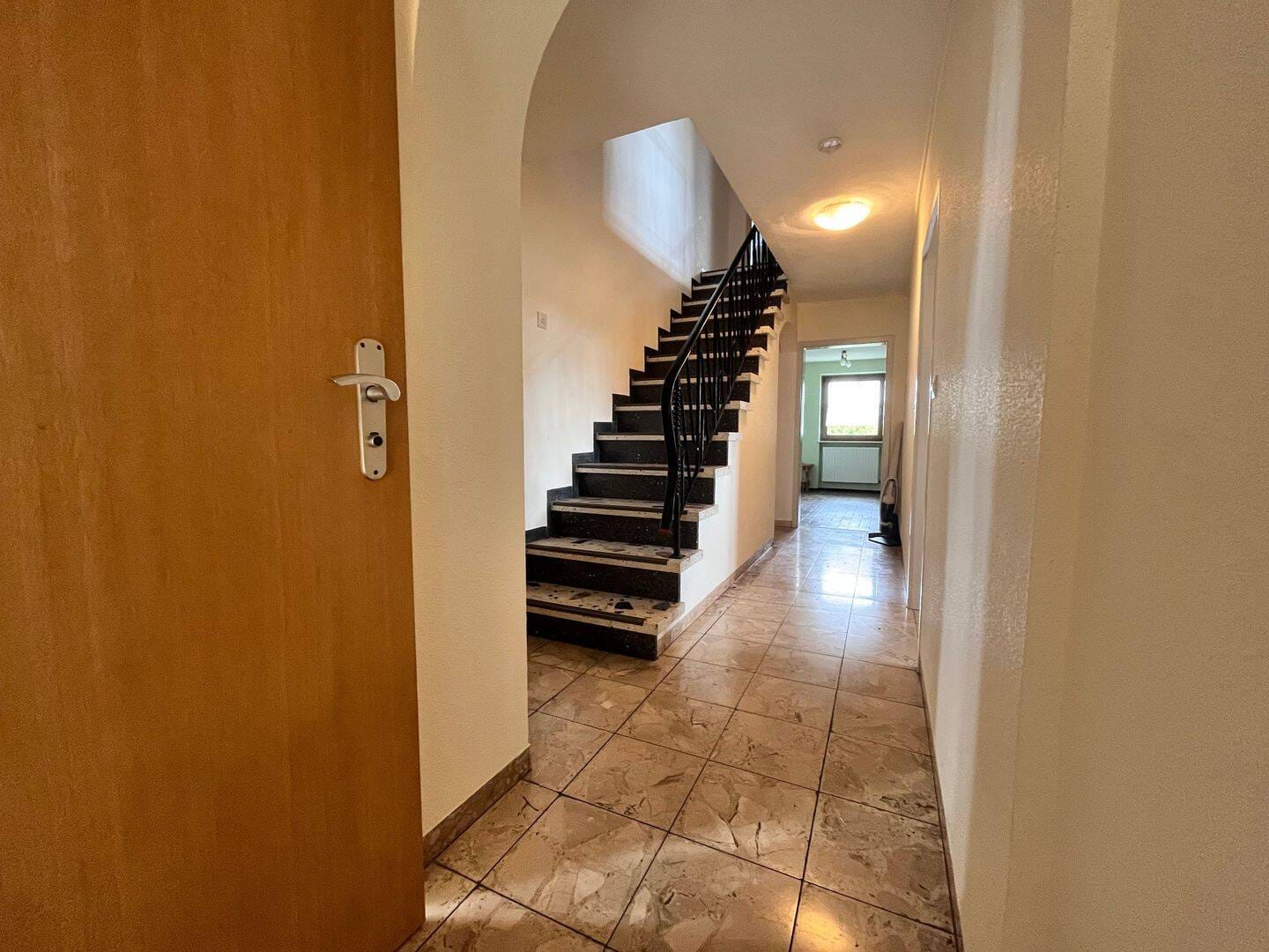 Immobilie in Stimpfach - Wohnhaus mit großer Scheune, Garage & vielseitigen Nutzungsmöglichkeiten - Bild 1