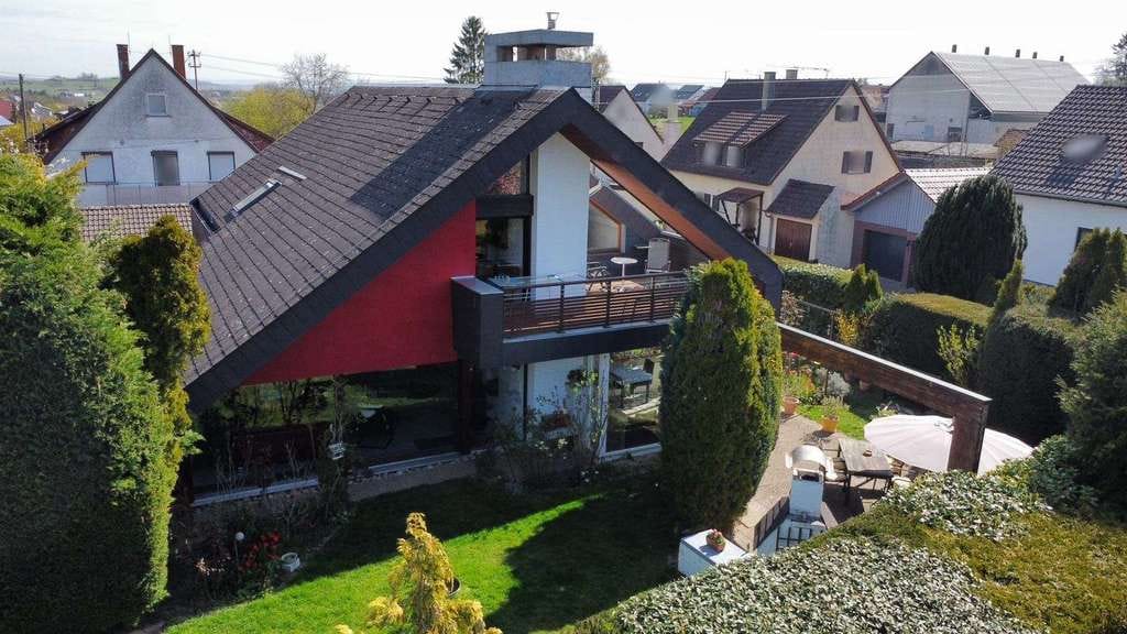 Immobilie in Neustetten - Wohnhaus mit besonderer Ausstrahlung, gepflegtem Garten + Wellnessbereich+Doppelcvarport - Bild 0