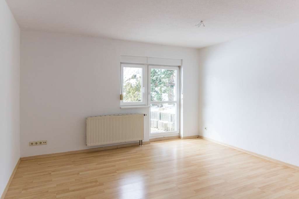 Immobilie in Klipphausen - Terrasse - Laminat - Wannenbad - Stellplatz - 2 Zimmer Wohnung in Klipphausen kaufen - Bild 1