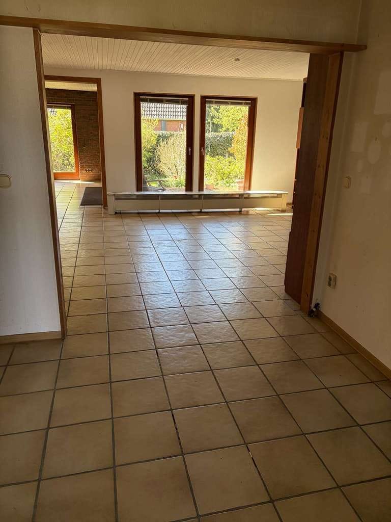 Immobilie in Jevenstedt - Solides Haus mit 5 Zimmern, Keller, Garage und schön eingewachsenem Garten - Bild 3