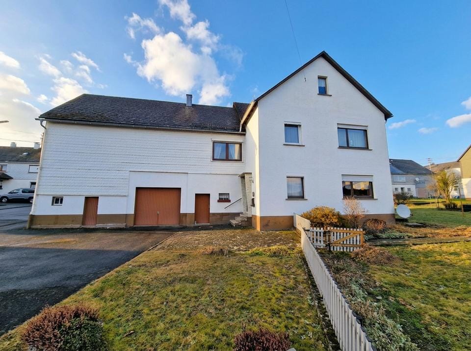 Immobilie in Friedewald - Solide Substanz mit Potenzial- Einfamilienhaus mit Scheune und Garage zur Weiterentwicklung - Bild 0