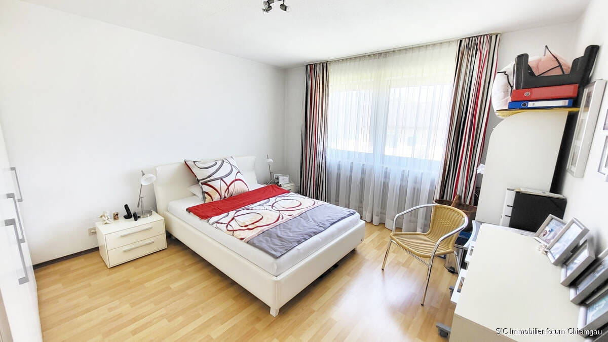 Immobilie in Traunstein - Attraktive 2-Zi.-Wohnung mit Südbalkon in Traunstein 
Nähe Wartberghöhe 
Perfekt als Kapitalanlage - Bild 2