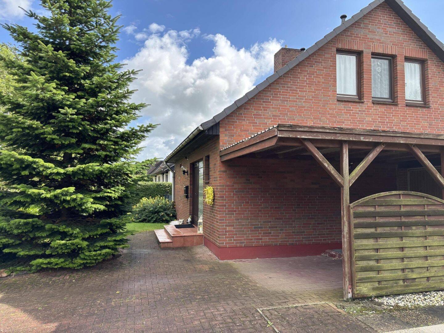 Immobilie in Oldersbek - Charmantes Einfamilienhaus mit großem Grundstück und vielseitigem Stall-/Nebengebäude - Bild 1