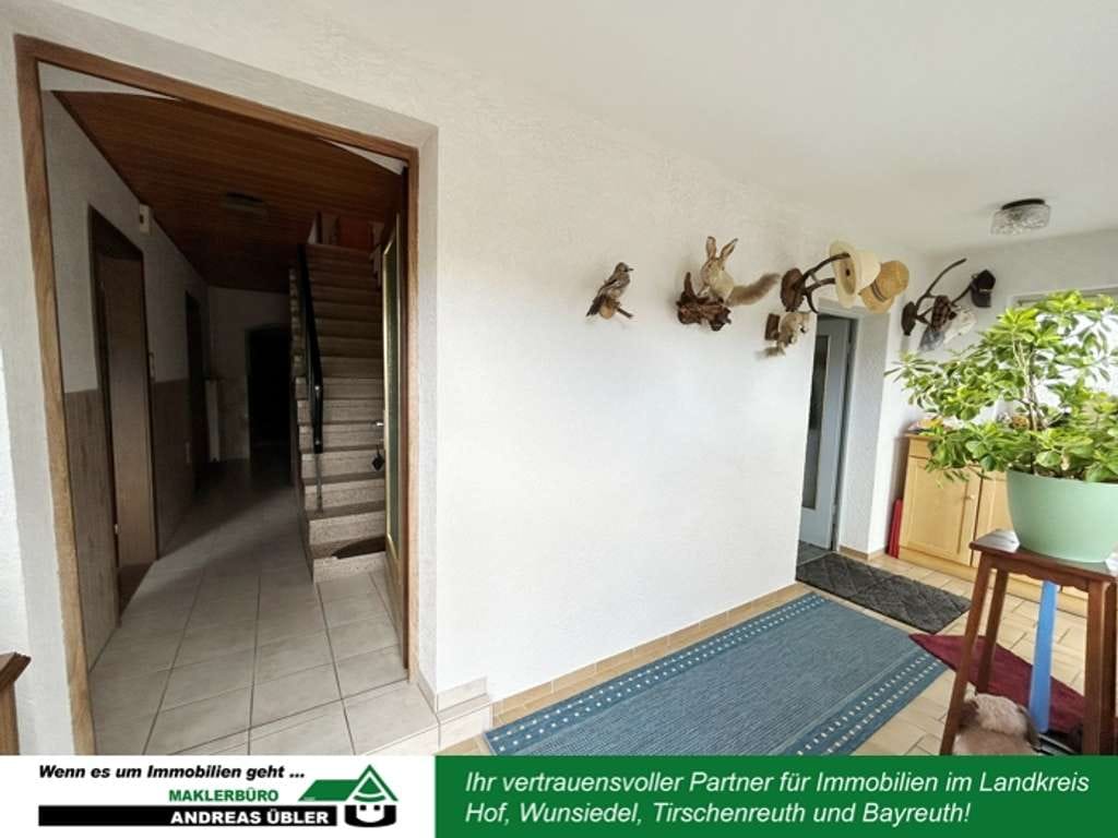 Immobilie in Tröstau - Ihr neues Zuhause auf dem Land - mit Gartenidylle und zwei Garagen - Bild 4