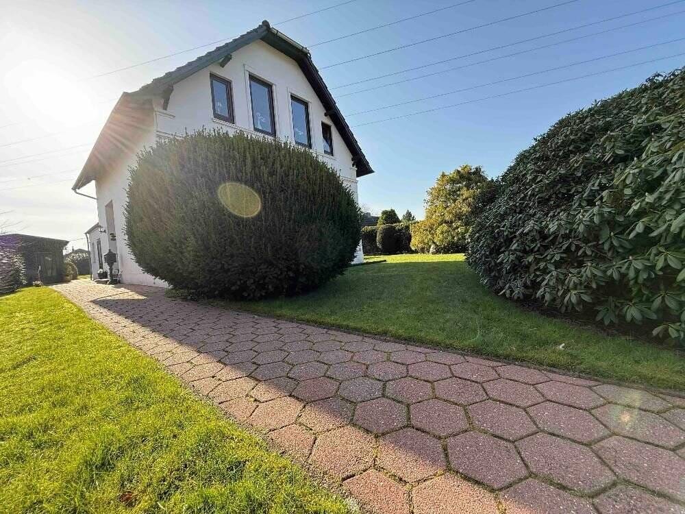 Immobilie in Beckedorf - Charmantes Einfamilienhaus mit einem zusätzlichen Baugrundstück in Beckedorf, vor den Toren Bremens. - Bild 0