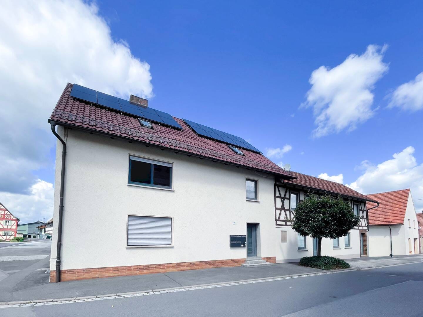 Immobilie in Bundorf - Mehrfamilienhaus mit 5 Wohneinheiten, Scheune, PV-Anlage in Bundorf - Bild 2