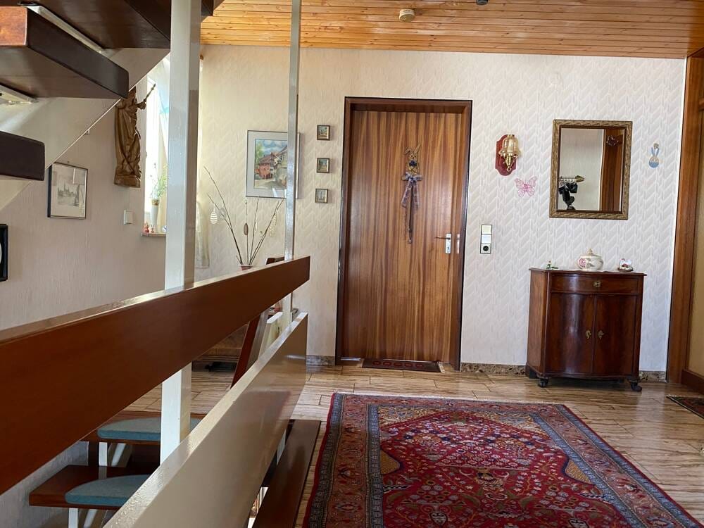 Immobilie in Rottweil - Gepflegtes Einfamilienhaus mit Einliegerwohnung in ruhiger Lage, mit Garten und Garage - Bild 2