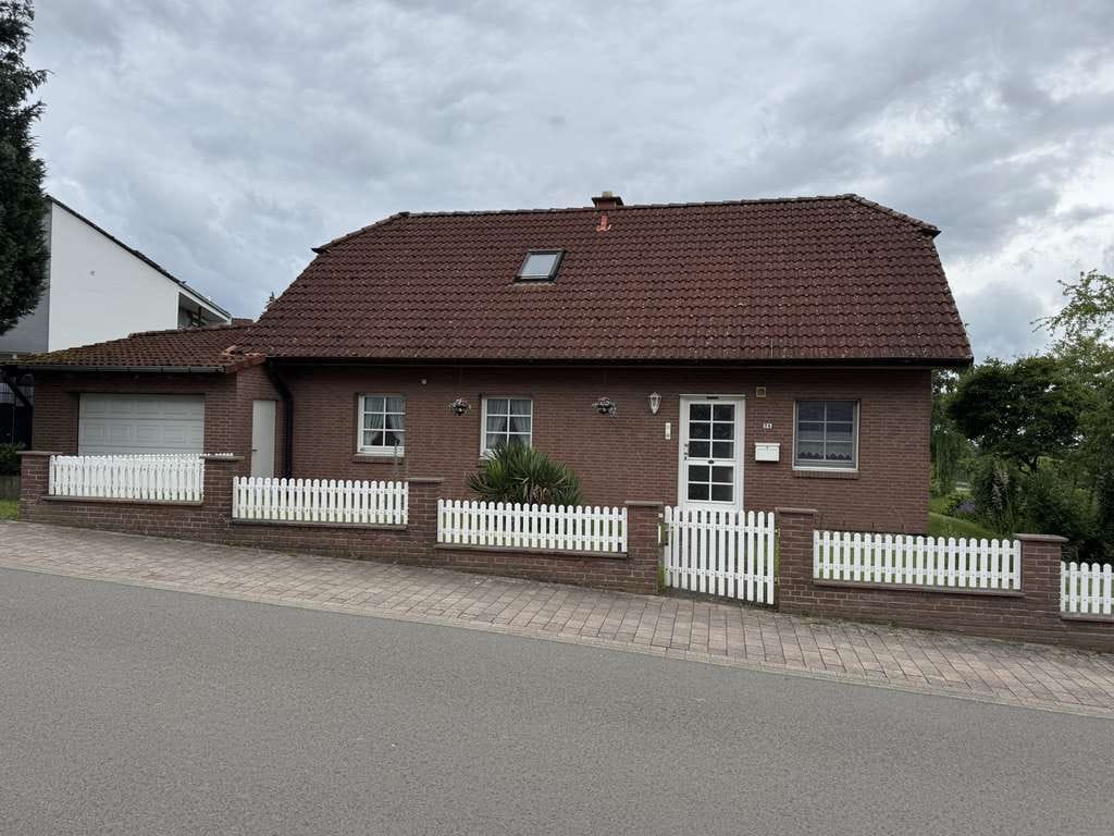 Immobilie in Obersimten - ***Modernes freistehendes Einfamilienhaus mit Klinkerfassade und einer herrlichen Aussicht*** - Bild 1