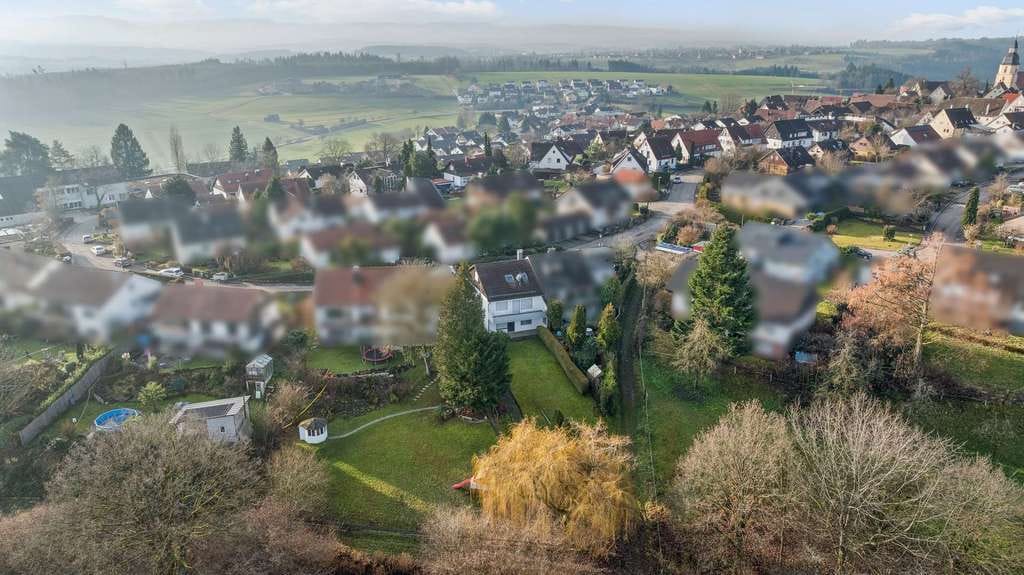 Immobilie in Börtlingen - Großzügiges Haus am Ortsrand mit unverbaubarem Blick ins Grüne - Bild 1