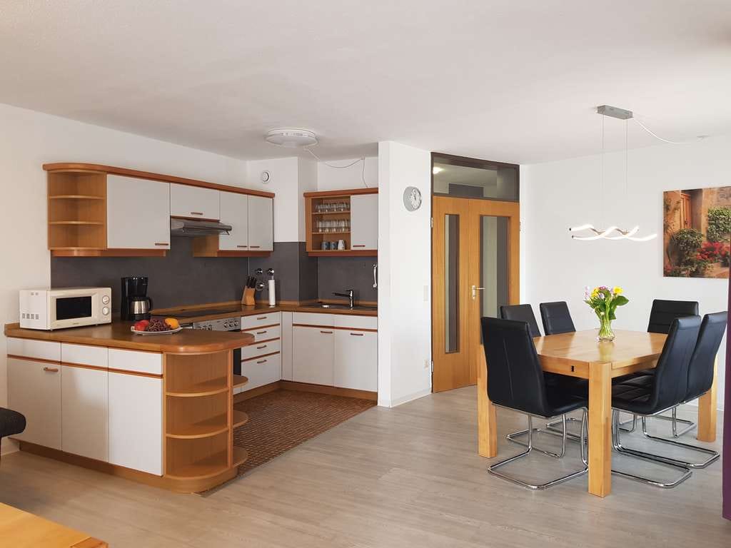 Immobilie in Immenstaad am Bodensee - Ferienwohnung mit See- und Alpenblick (voll möbliert) - Bild 2