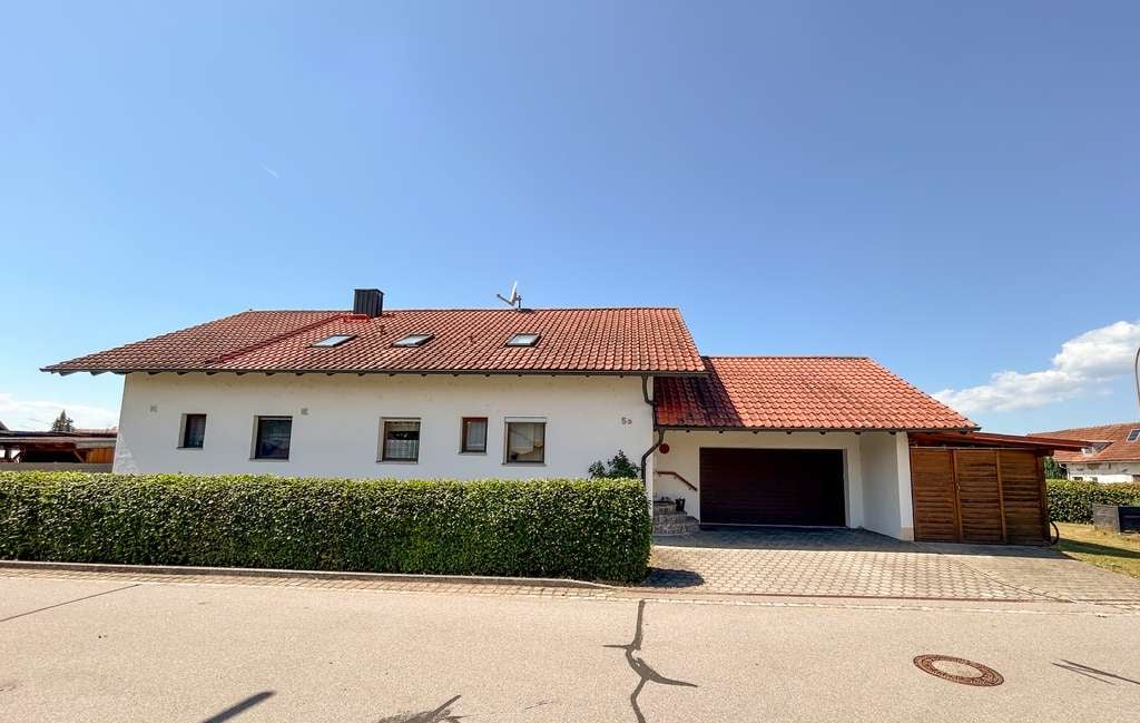 Immobilie in Parkstetten - Großzügiges Zweifamilienhaus mit 812 m² Grundstück – viel Platz, großer Garten, viele Möglichkeiten - Bild 0
