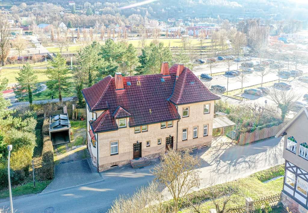 Immobilie in Schmalkalden - Großzügiges modernisiertes Zweifamilienhaus mit vielen Möglichkeiten und sonnigem Garten - Bild 2