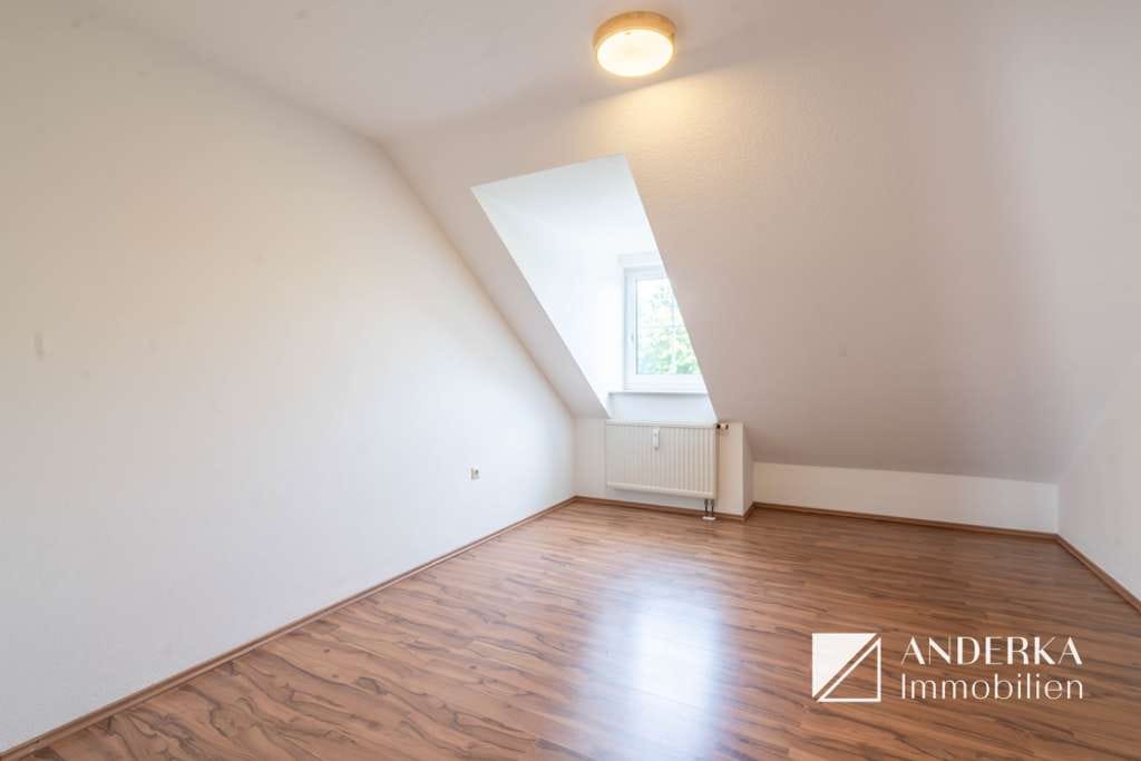 Immobilie in Jettingen-Scheppach - Wohnen auf zwei Ebenen – Lichtdurchflutete 4-Zimmer-Maisonette mit Süd-Loggia! - Bild 2