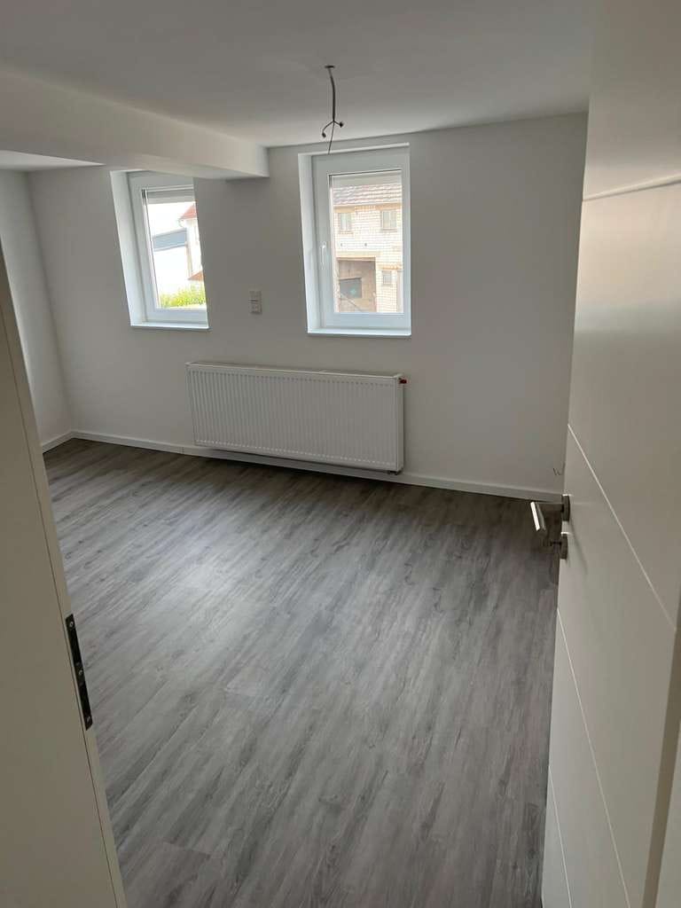Immobilie in Pohlheim - Kernsaniertes Einfamilienhaus mit Innenhof – 4 Zimmer auf ca. 130 m² Wohnfläche - Bild 1