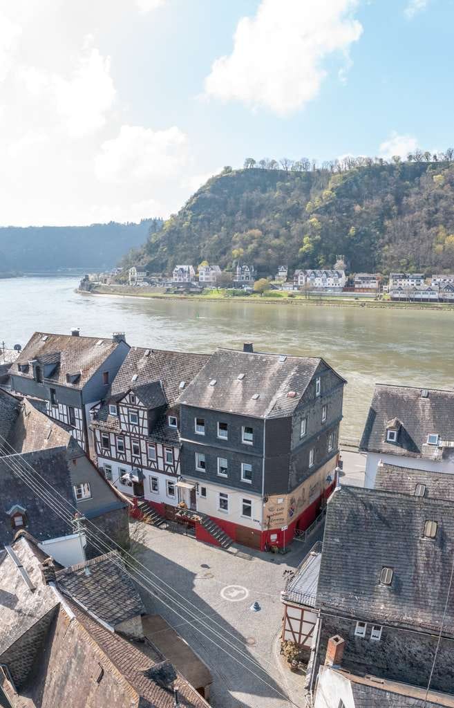 Immobilie in Sankt Goarshausen - Zwei Mehrfamilienhäuser mit Gastro – Kaufpreisfaktor 14,5 und 5-Jahres-Mietverträge - Bild 1
