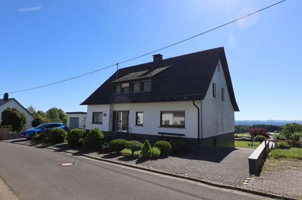 Immobilie in Schüller - Geräumiges 2-Familienhaus in wunderschöner Lage mit Garten, Doppelgarage und Fernsicht, Schüller 11 - Bild 2