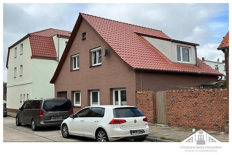 Immobilie in Neukloster - Wohnhaus mit Nebengelass im Herzen von Neukloster zu verkaufen - Bild 1