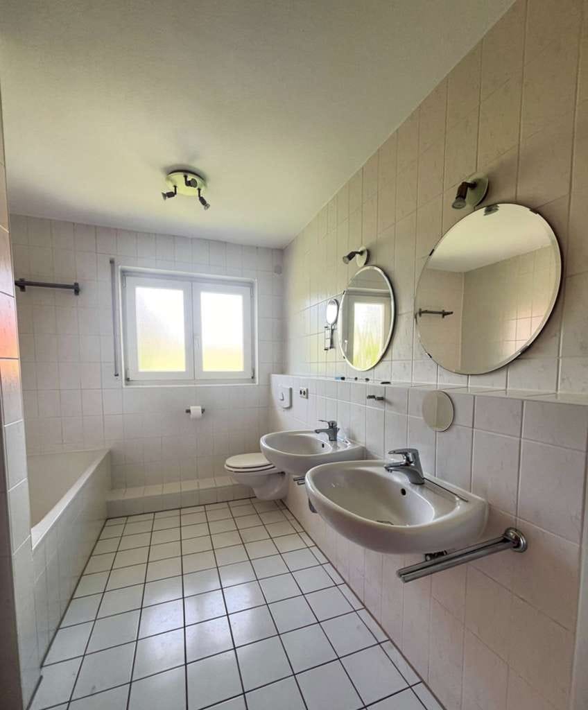 Immobilie in Heimsheim - Gepflegte 3-Zimmer-Wohnung mit Balkon und zwei Stellplätzen - Bild 2
