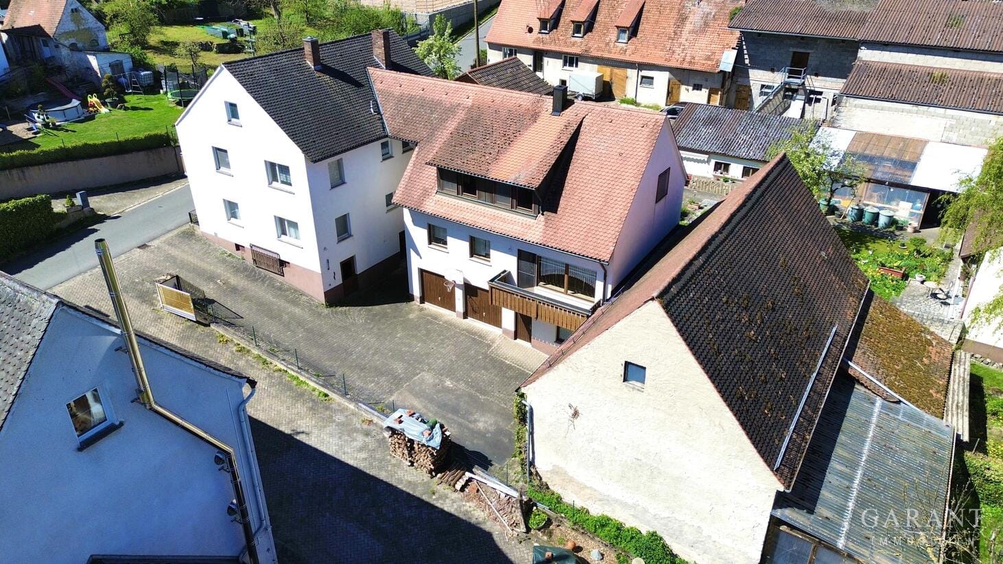 Immobilie in Dachsbach - Ein Kaufpreis - zwei Wohnhäuser - mit Scheune und Gartenidylle !!! - Bild 1